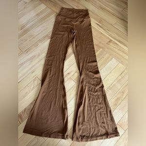 Brown Arie Crossover Leggins